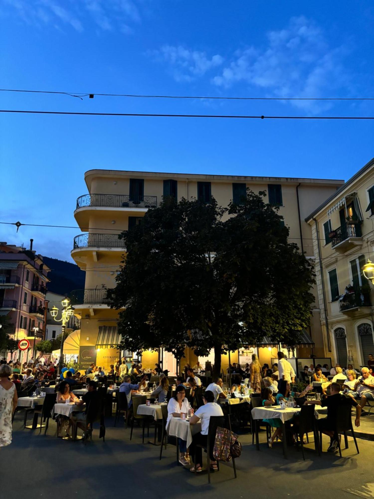 Albergo Florida Taggia Exterior foto